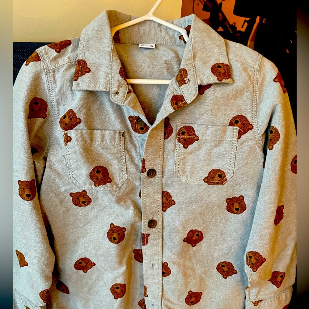 Old Navy 5 T button up bear shirt. Worn once, smoke free home.